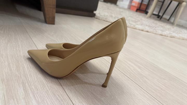 Бежевые лодочки на каблуке