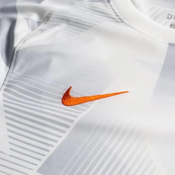 Nike S