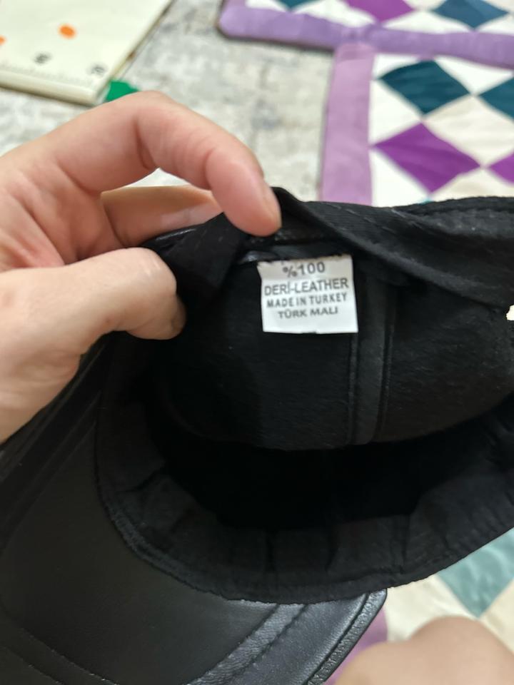 Кожанный кепка