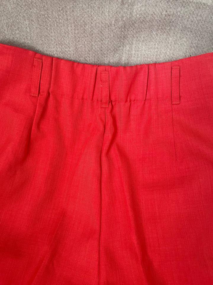 Яркие брюки GU