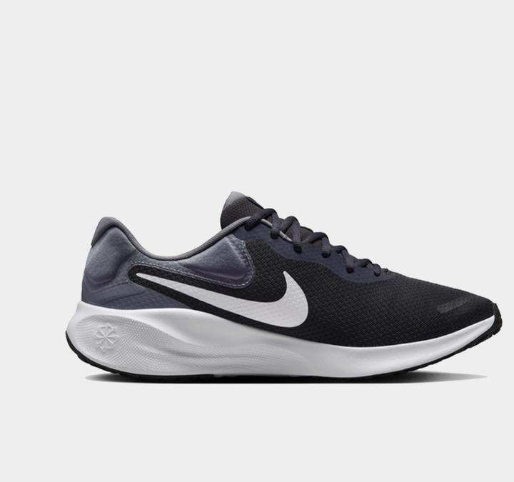Новые кроссовки Nike
