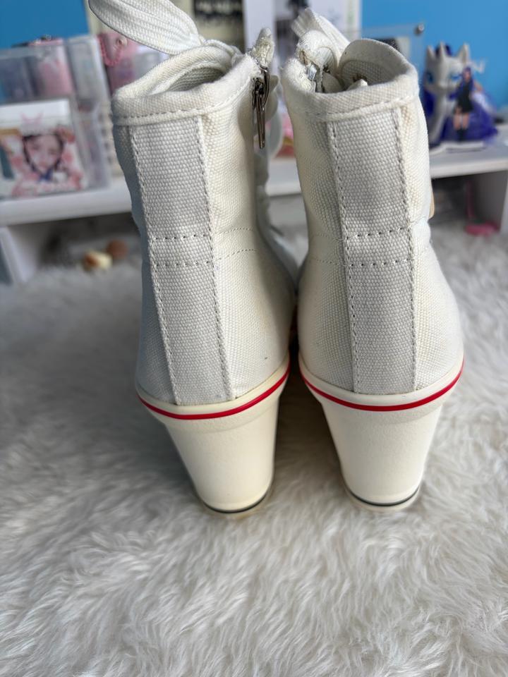 Кеды сникерсы на танкетке