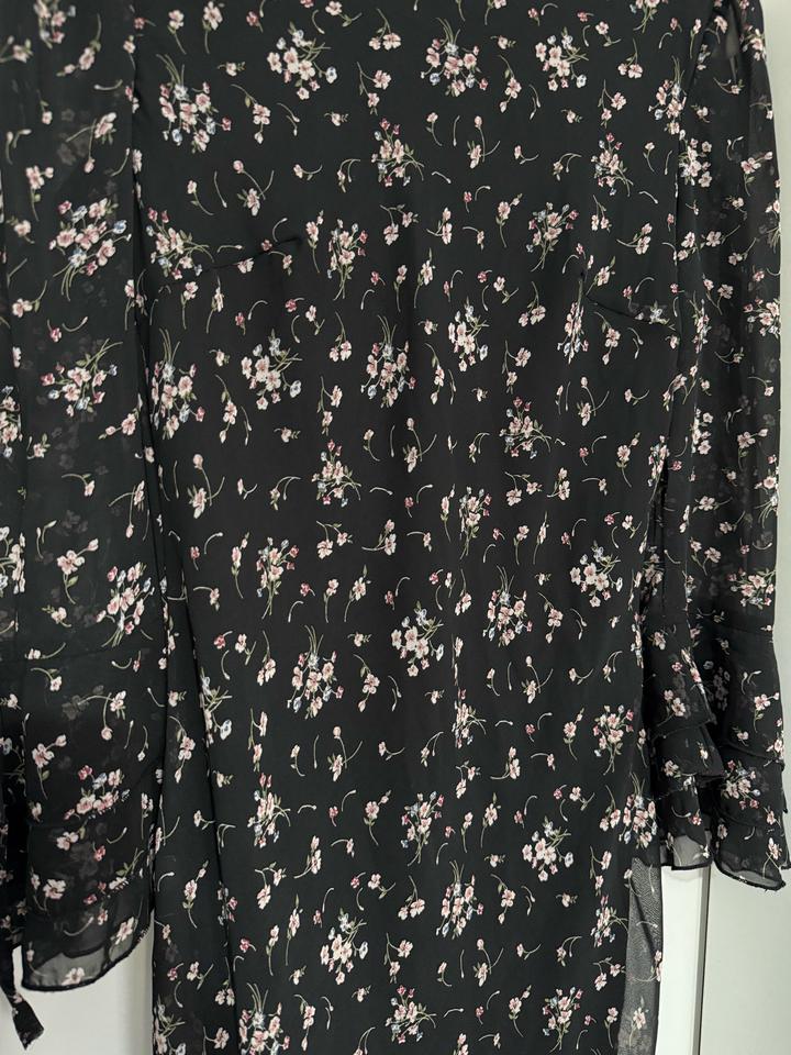 Платье черное с принтом