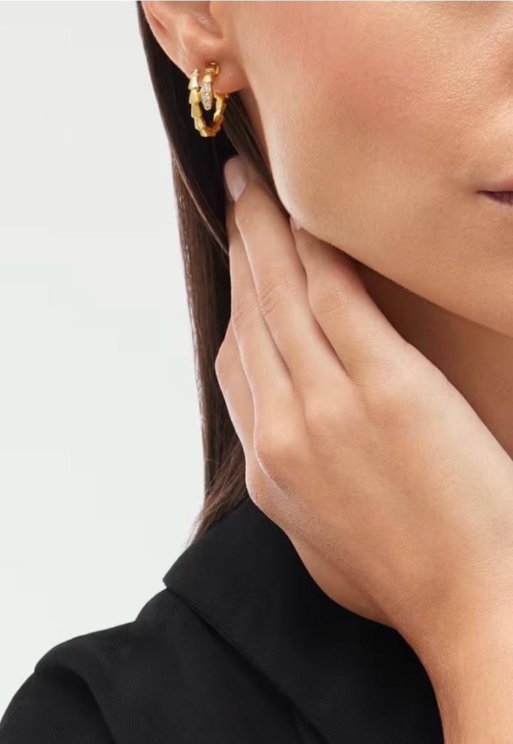 Серьги и кольцо Bvulgari в желтом золоте