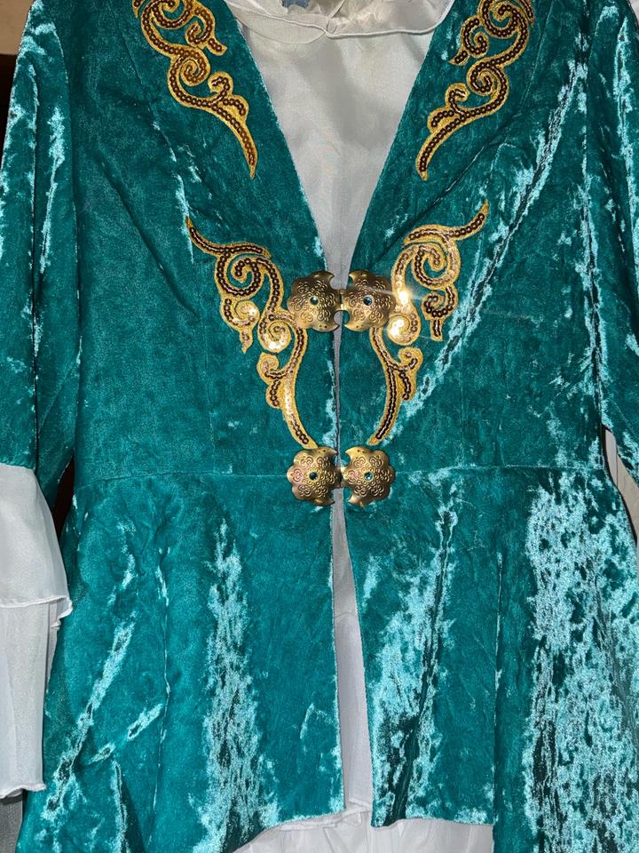 Казахский национальный костюм