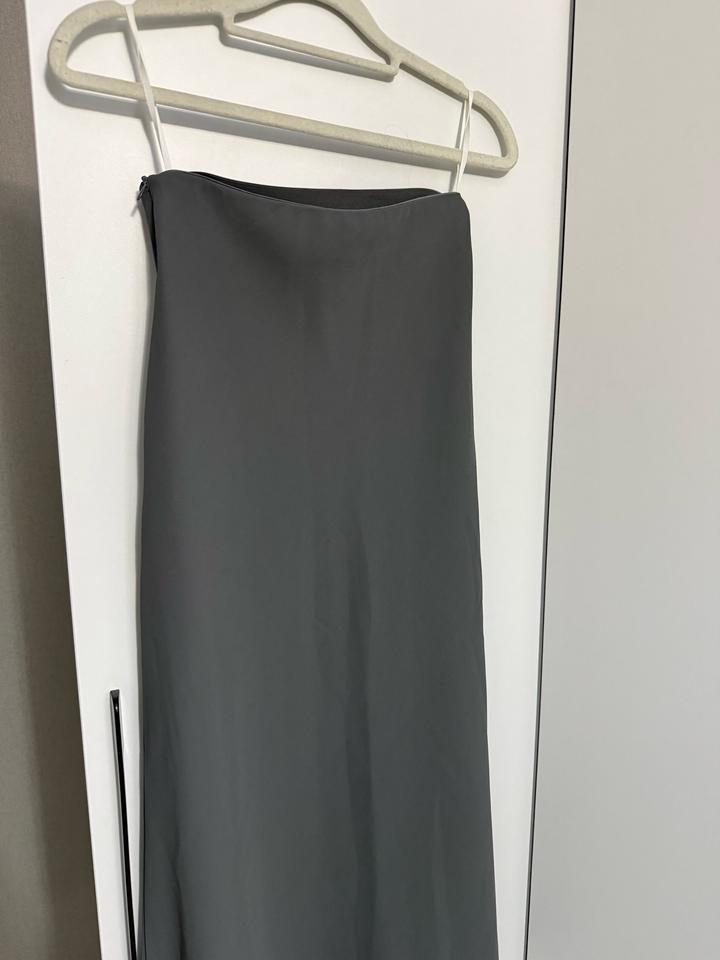 Юбки серая и бежевая