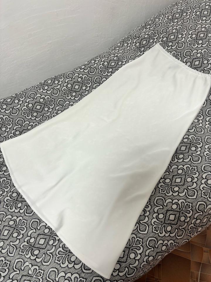 Белая шелковая юбка