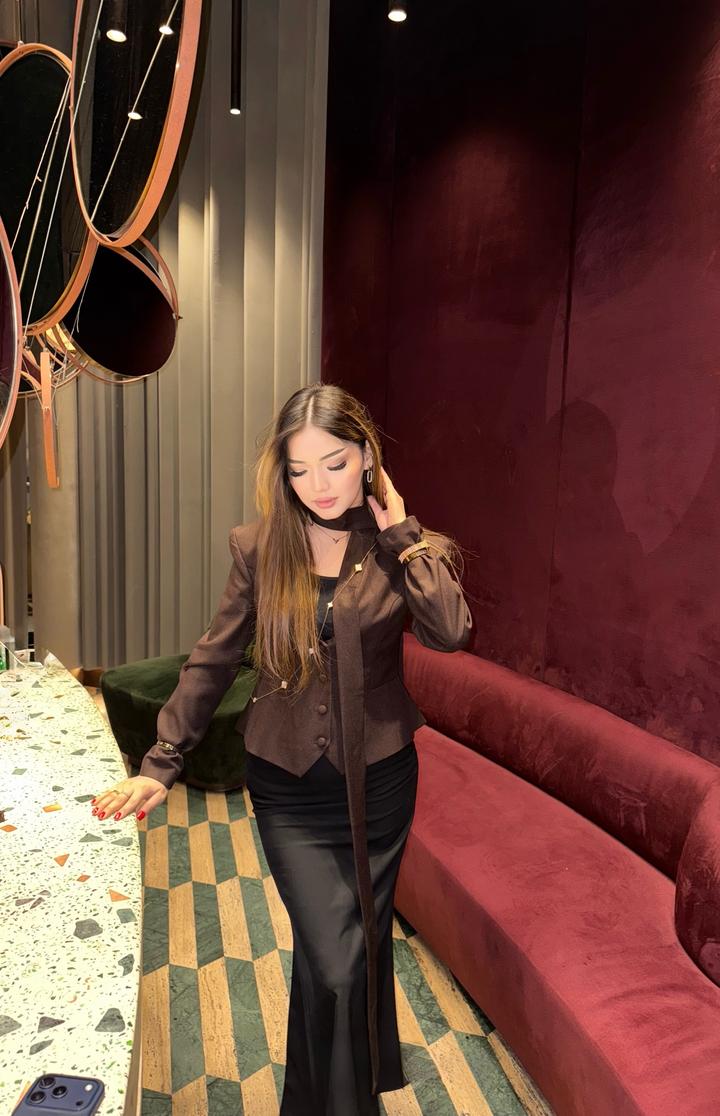 Приталенный коричневый пиджак