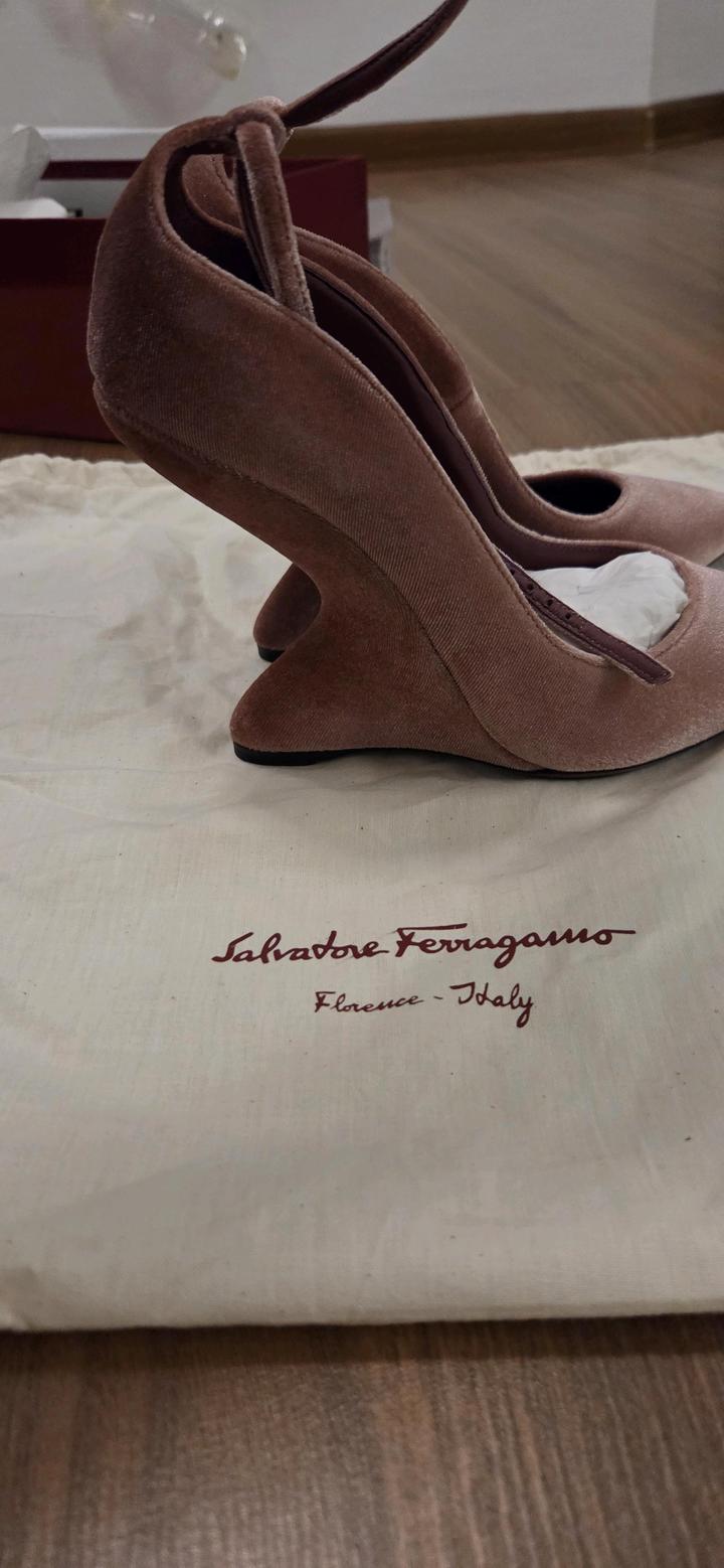 Новые туфли розовый бархат Salvatore Ferragamo Tivol
