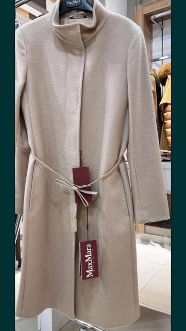 Пальто бренда " MaxMara"