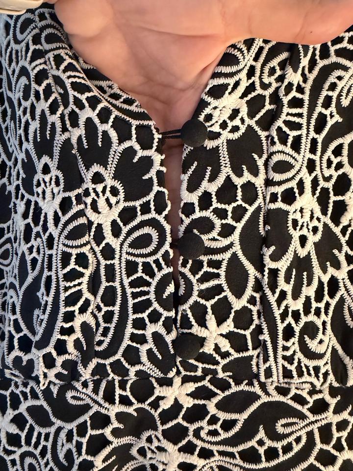 Кружевное мини платье Chance Off | чёрное с белым кружевом