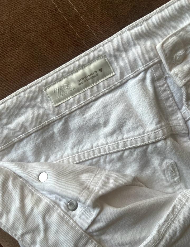 Белые джинсы Zara