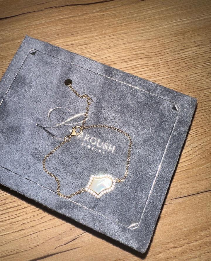 Браслет от бренда Laroush