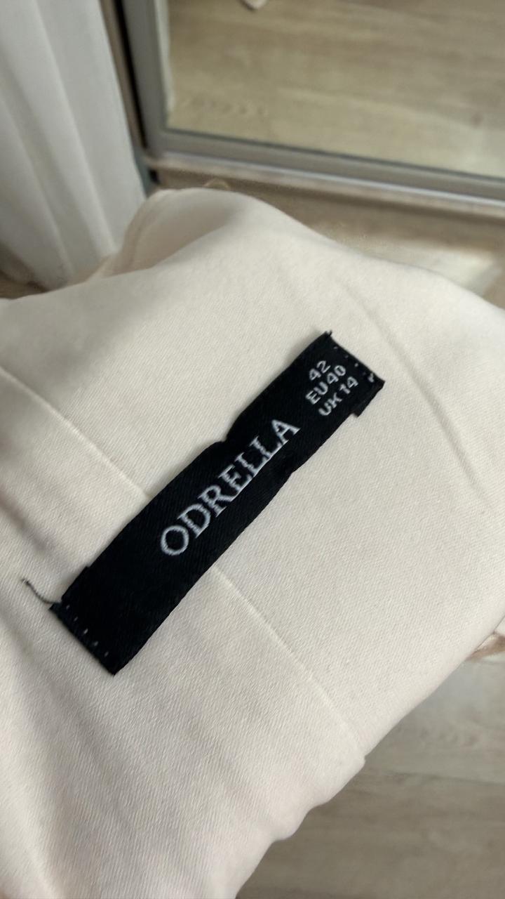 Шикарное вечернее платье