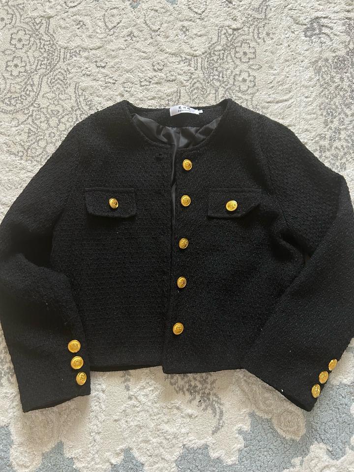 Чёрный пиджак элегантный