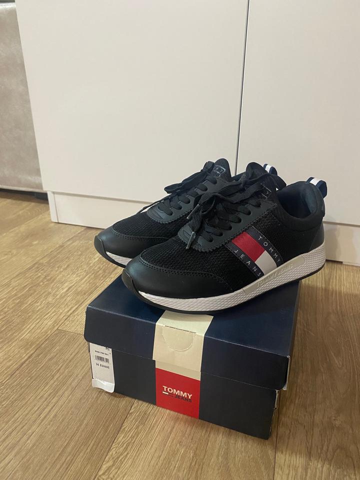 Кроссовки 36 размер Tommy Jeans