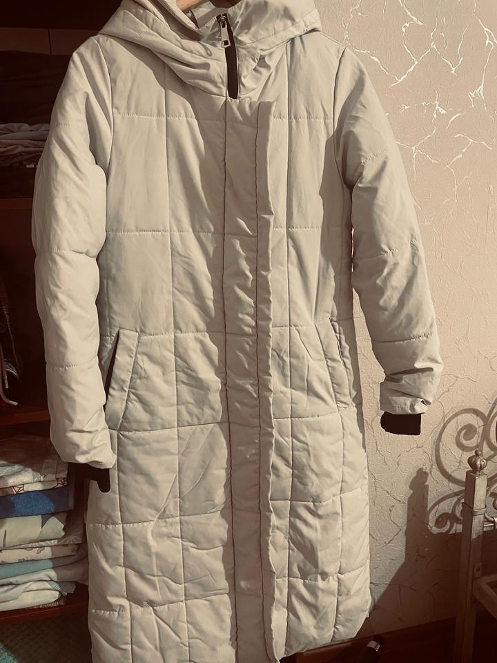 Белая зимняя куртка