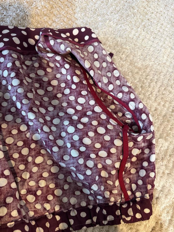 Бордовая блуза с коротким рукавом в горох