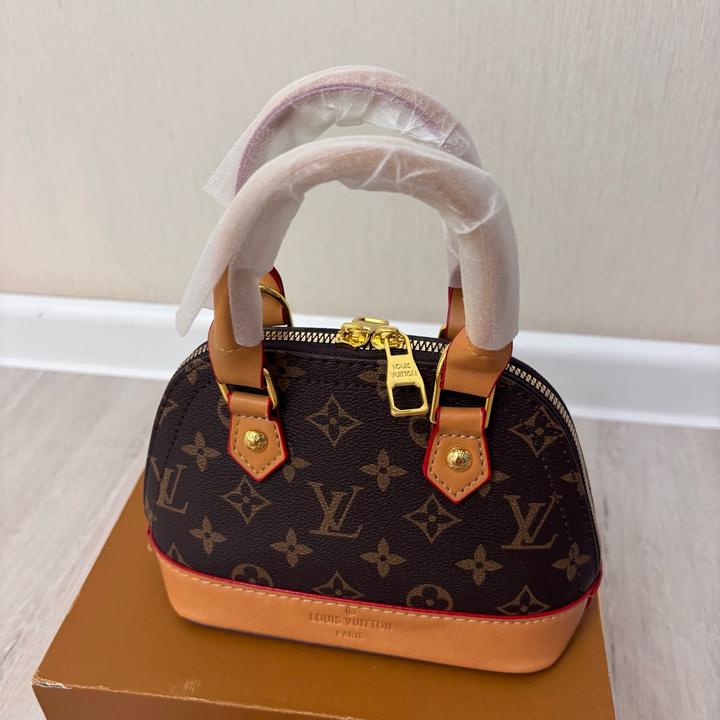 Сумка от бренда Louis Vuitton Alma