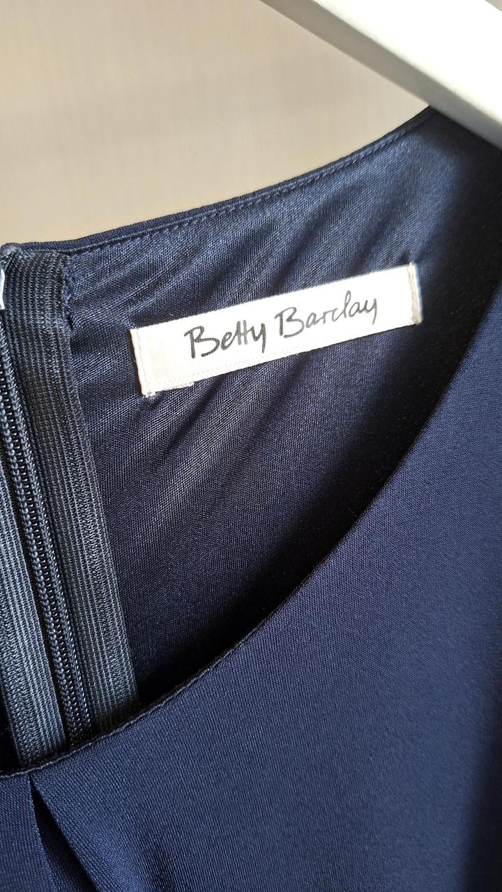 Премиальное платье от Betty Barclay