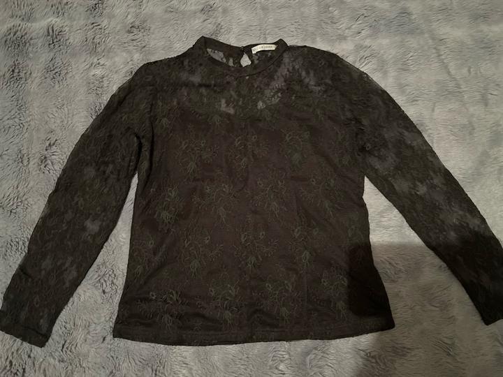 Кофта с кружевами