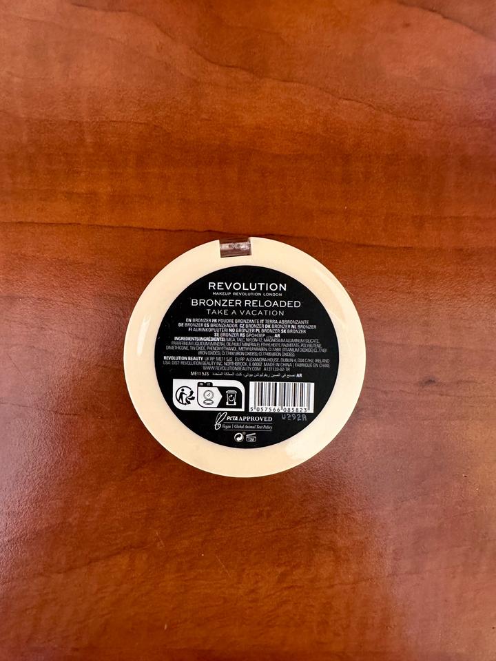 Продам бронзер Revolution