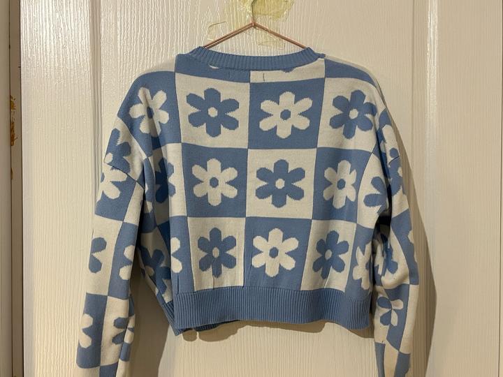 Синий свитер