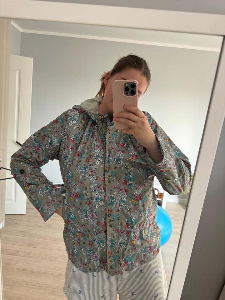 Женская куртка ветровка