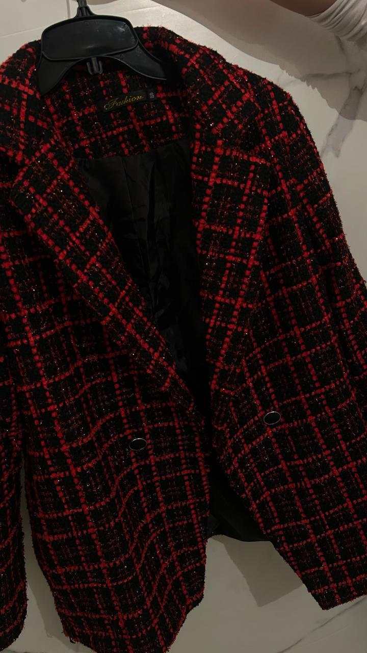 — Тип: женский жакет / костюмный пиджак