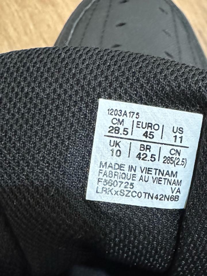 Кроссовки Asics