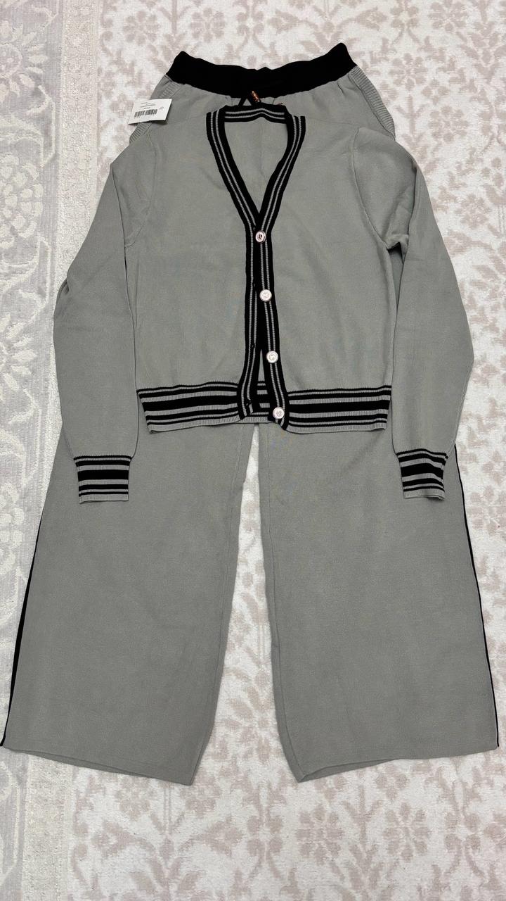 Двойка серый