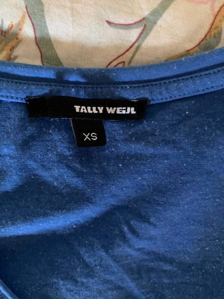 Приталенная кофточка tally weijl