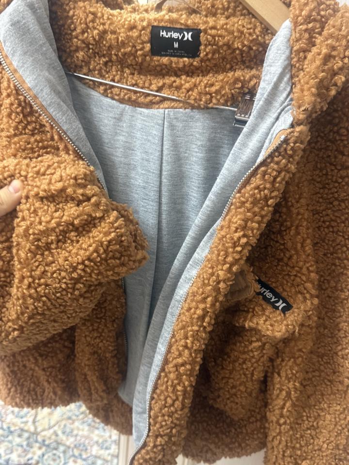 Шубка Hurley покупала в Дубай оригинал 100%