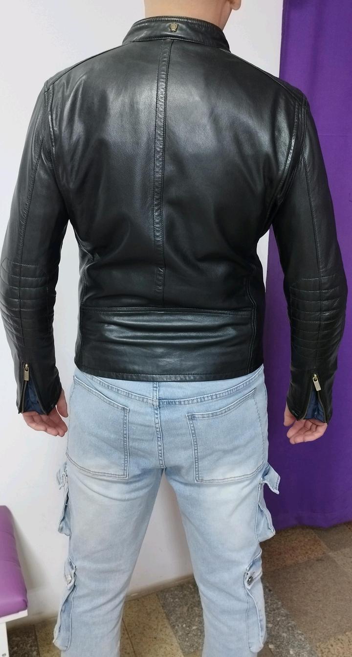 Кожаная куртка Massimo Dutti.