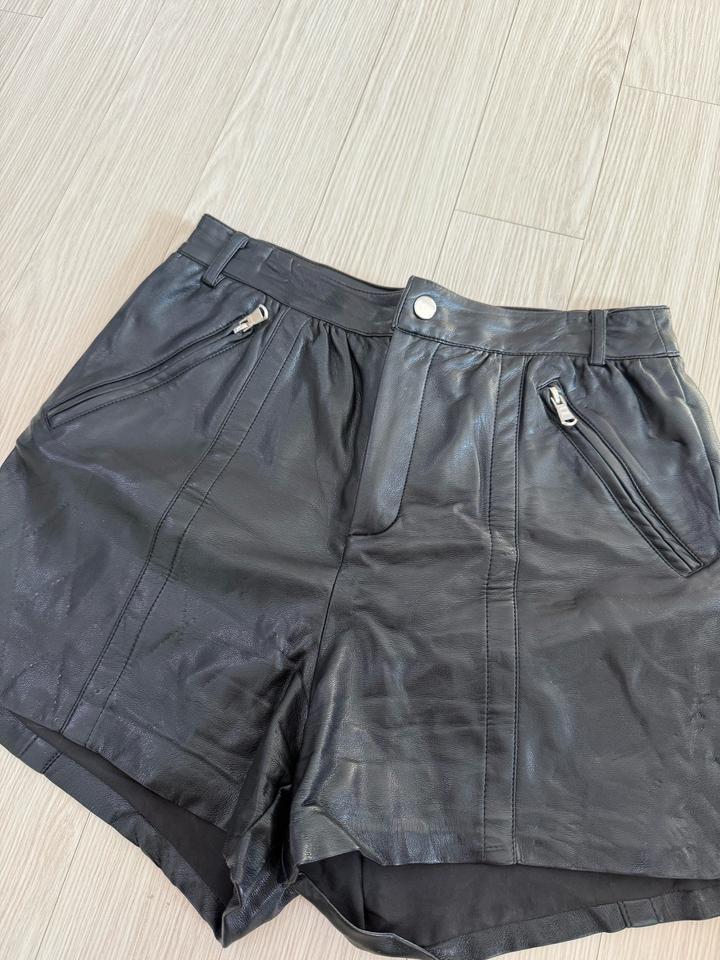 Кожаные шорты