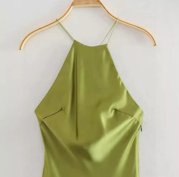 ✨ Элегантное платье с открытой спиной