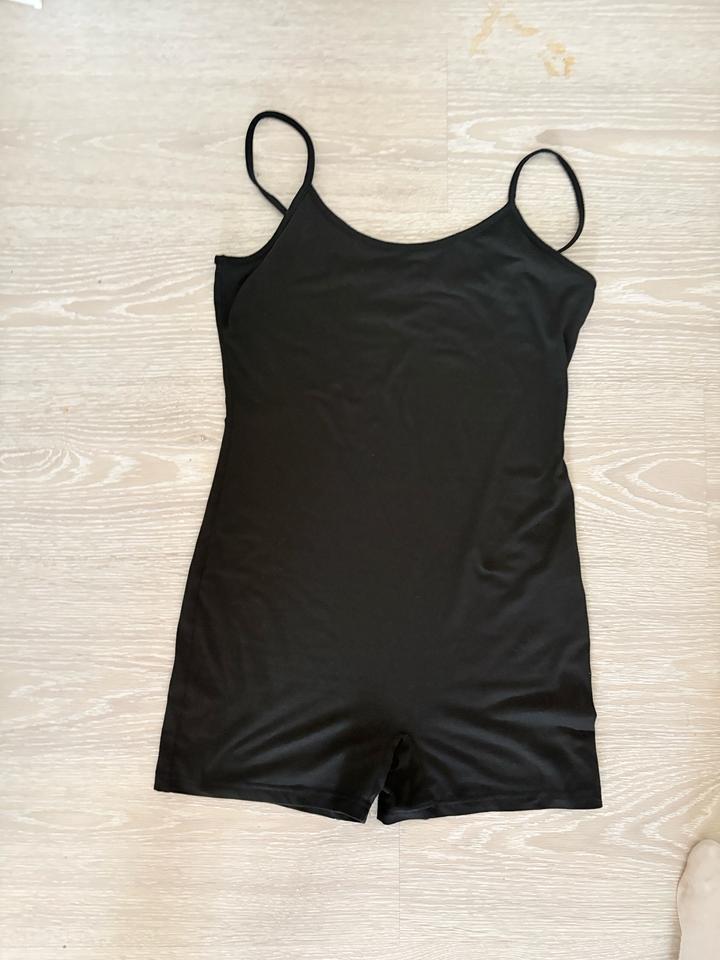 Черный комбинезон