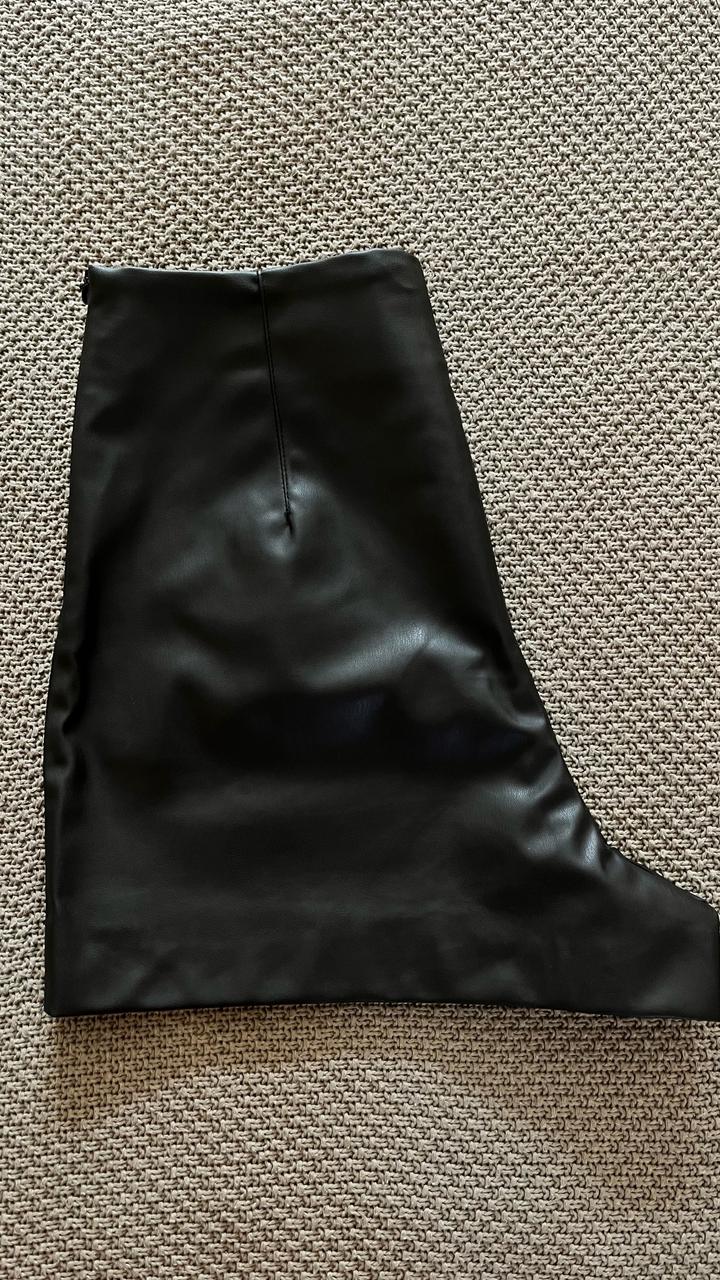 Шорты экокожа Zara