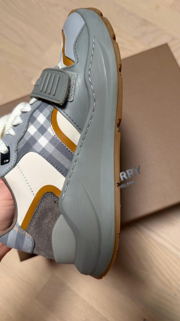 Кроссовки женские Burberry 37 Р