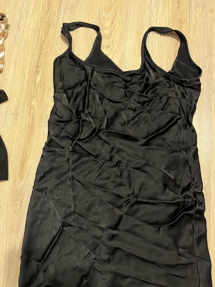Черное атласное платье Zara