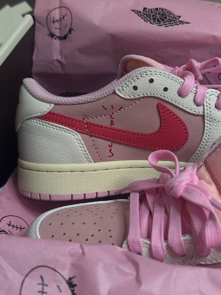 Кроссовки Travis Scott x Air Jordan 1 Low OG 'Shy Pink