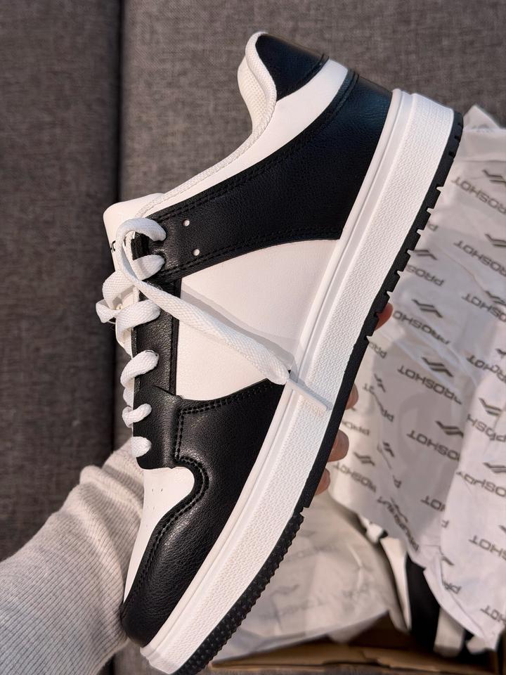 Женские кроссовки