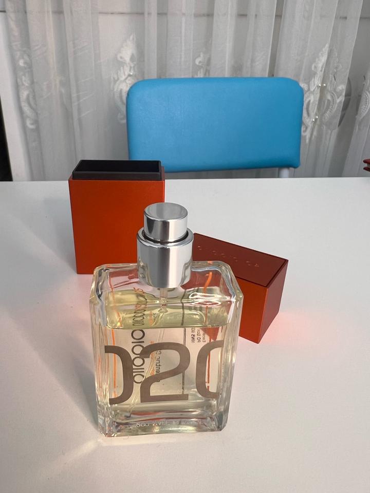 Escentric Molecules Molecule 02