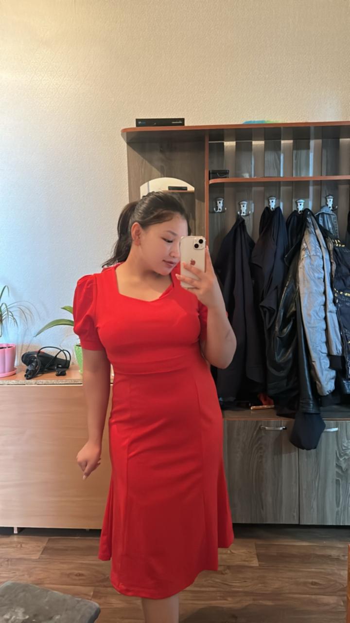 Красное платье