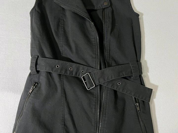 Новое платье жилет H&M р 44 или маленький 46 с поясом джинсовая жилетка