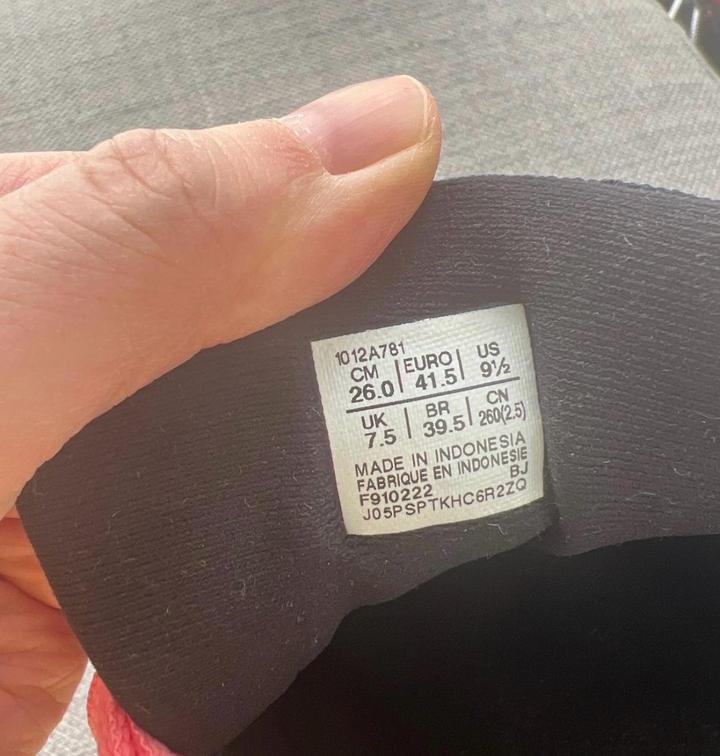 Кросы Asics