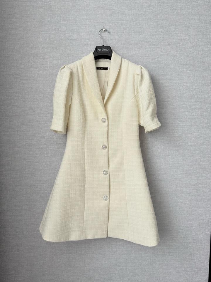 Белое твидовое платье