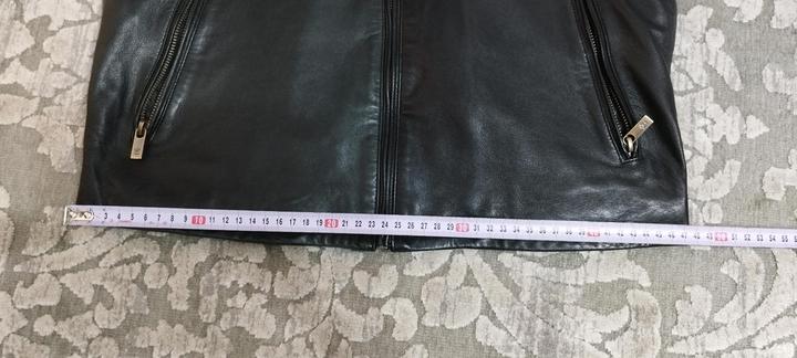 Кожаная куртка Massimo Dutti.