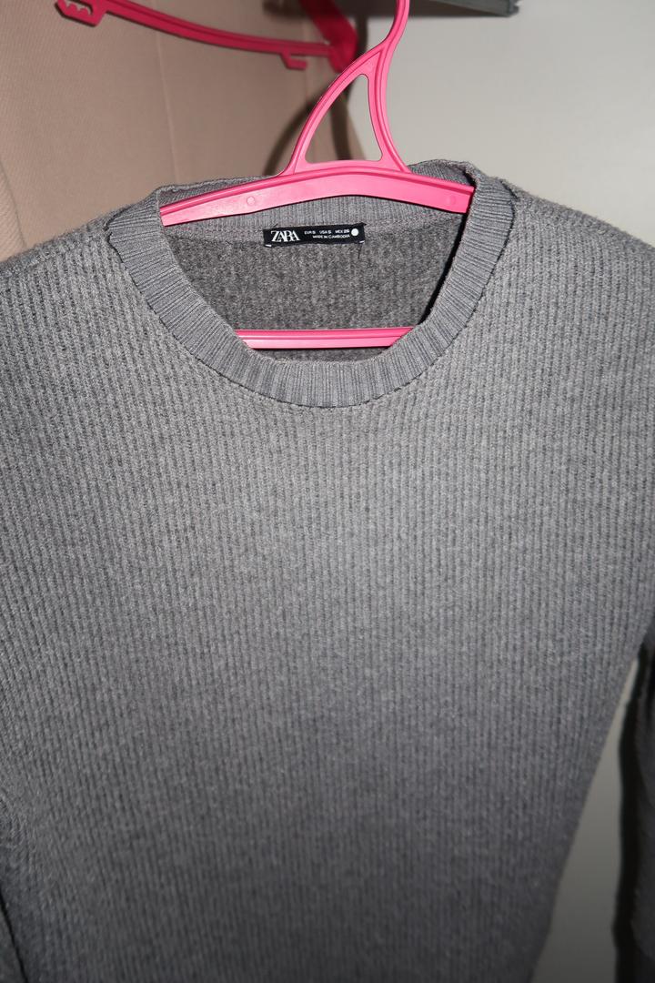 Свитер zara.