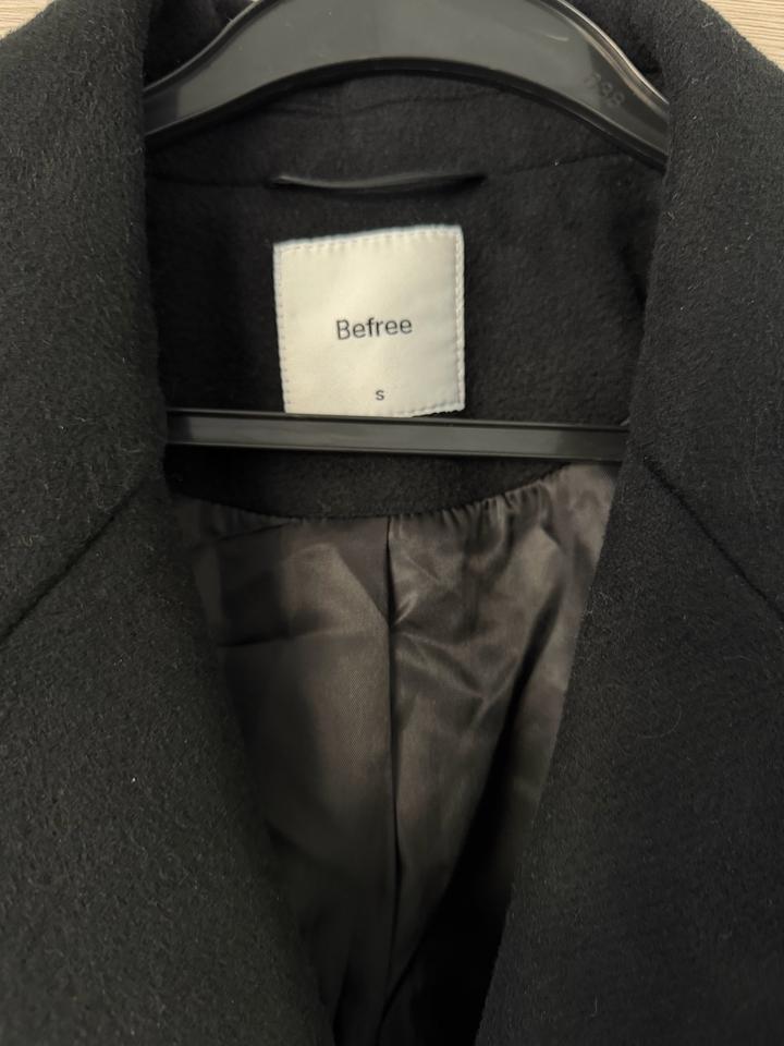 Черное пальто